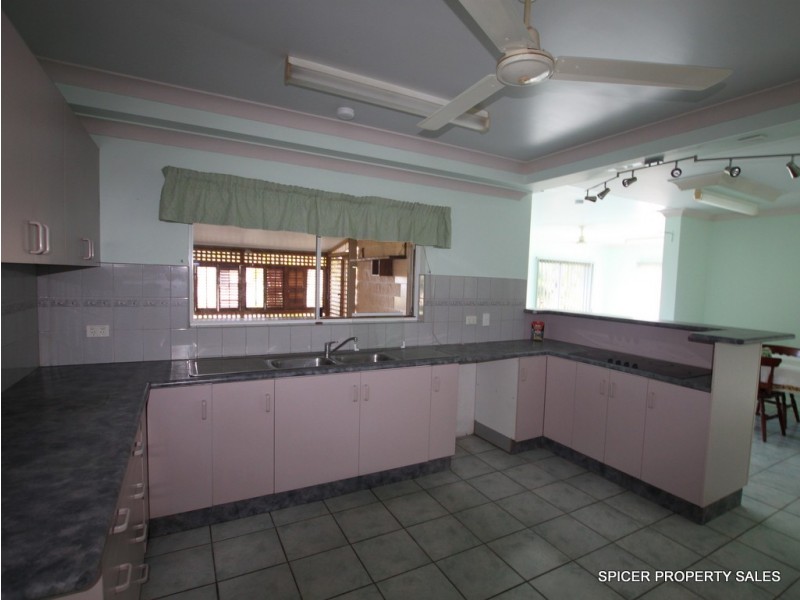 14 Hielscher Street, Tully QLD 4854