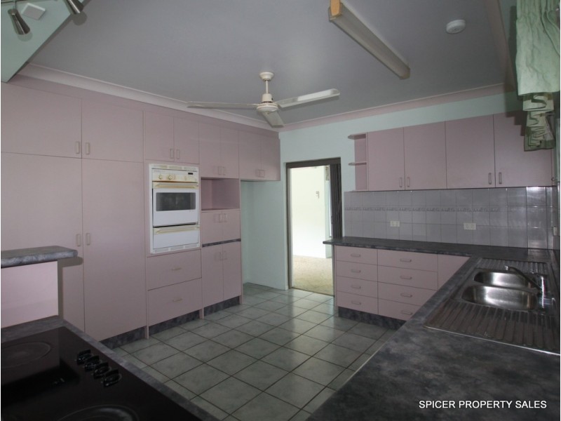 14 Hielscher Street, Tully QLD 4854