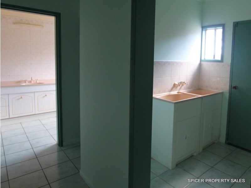 14 Hielscher Street, Tully QLD 4854