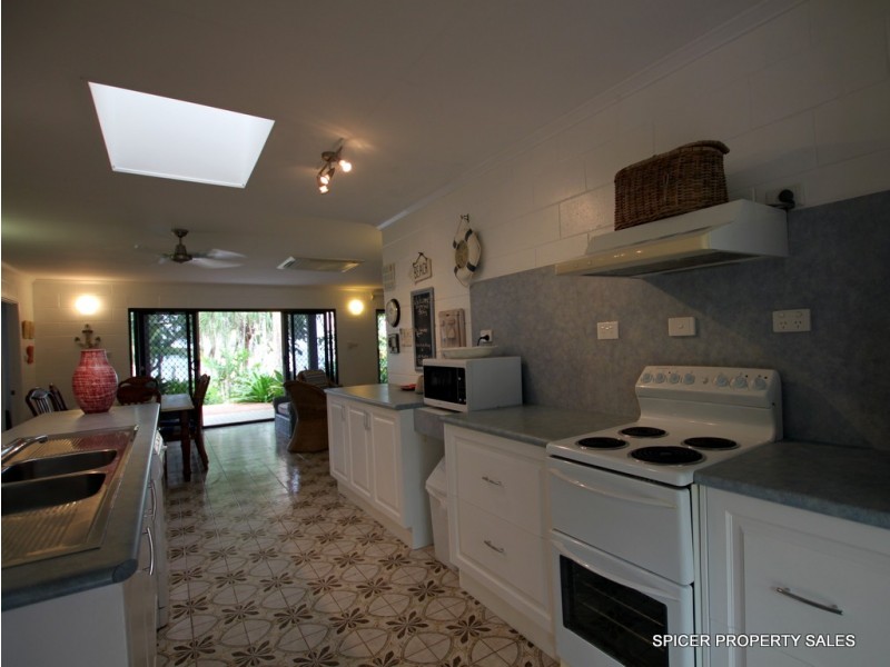 26 Kennedy Esplanade, South Mission Beach QLD 4852