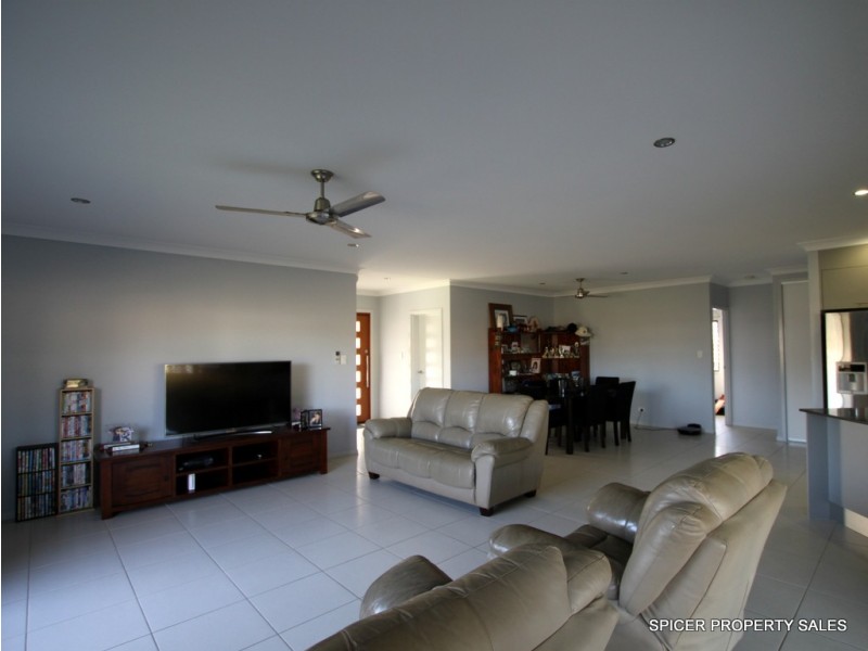 3 Nivosa Court, Mission Beach QLD 4852