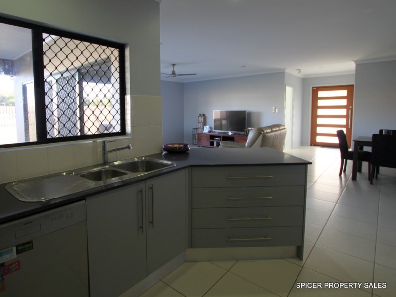 3 Nivosa Court, Mission Beach QLD 4852