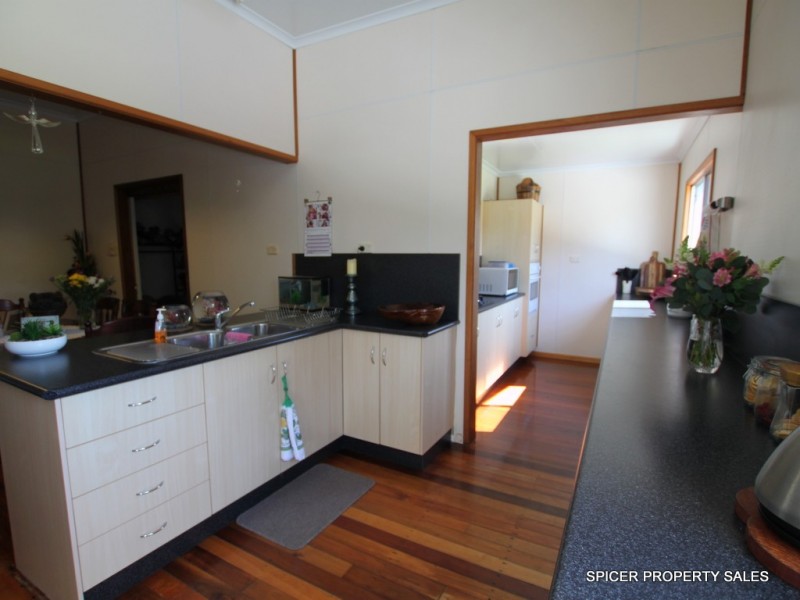 2 Trower Street, Tully QLD 4854