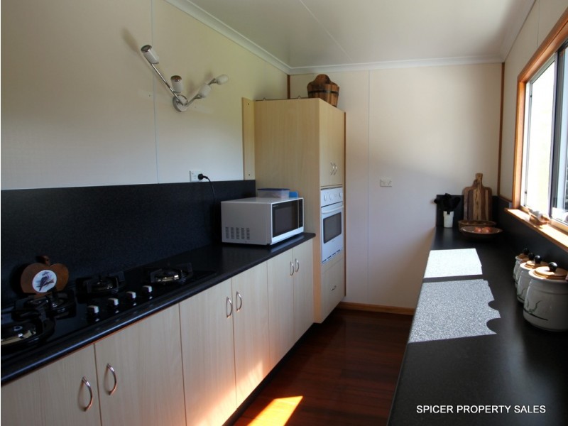 2 Trower Street, Tully QLD 4854