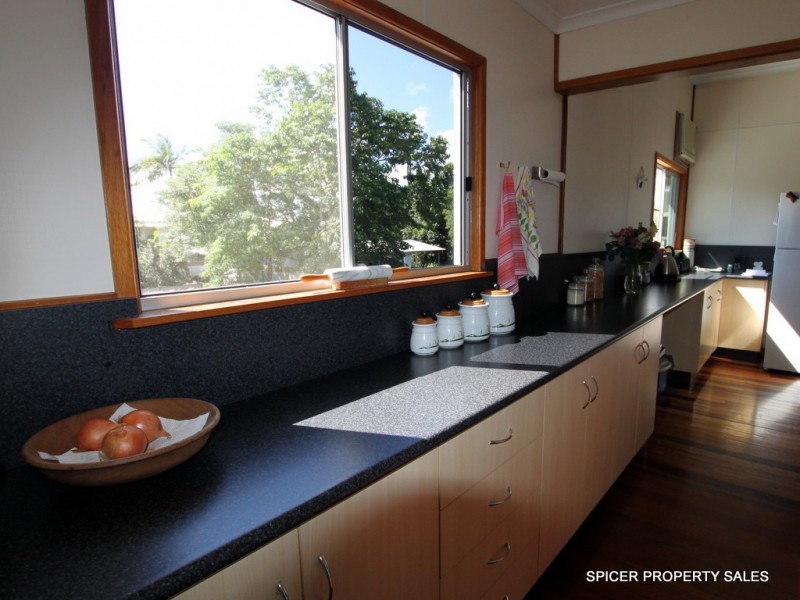 2 Trower Street, Tully QLD 4854