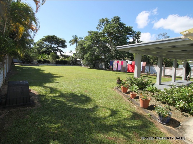 2 Trower Street, Tully QLD 4854