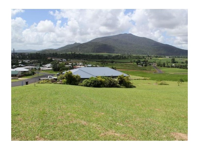 38 Pease Street, Tully QLD 4854