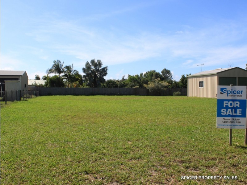 17 Amanda Crescent, Tully Heads QLD 4854