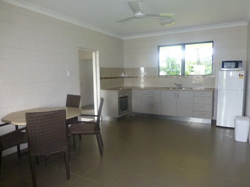 9 Henry Street, Tully QLD 4854