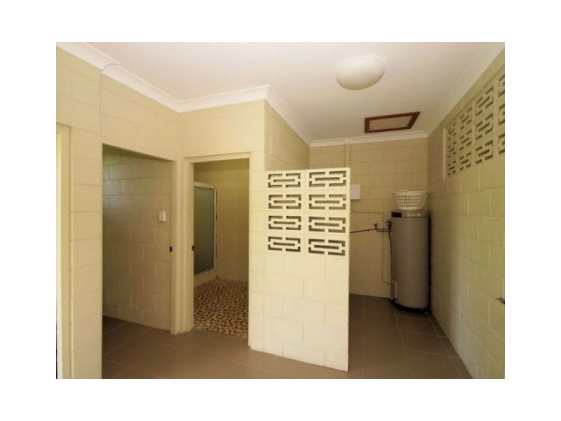 9 Henry Street, Tully QLD 4854