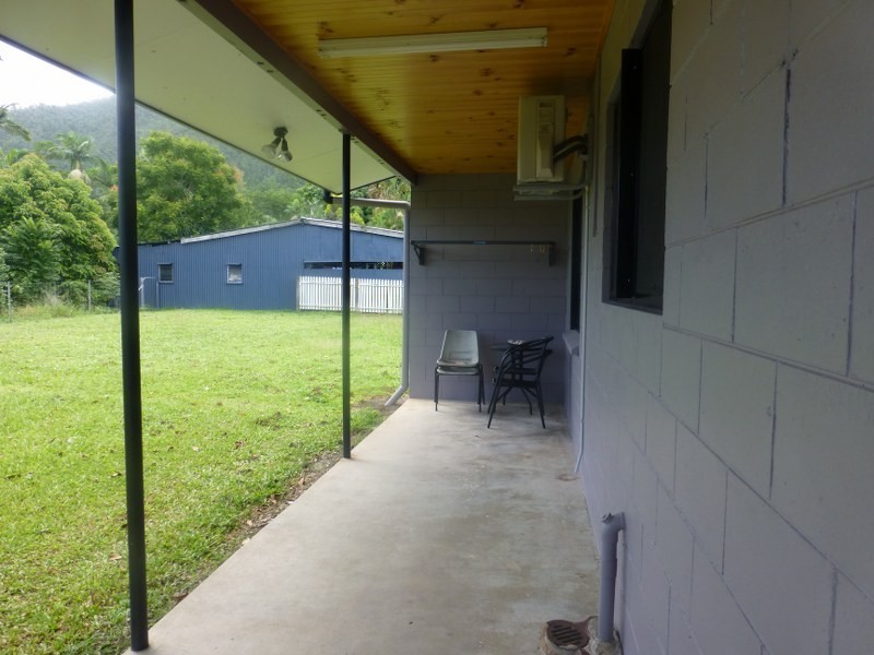 9 Henry Street, Tully QLD 4854