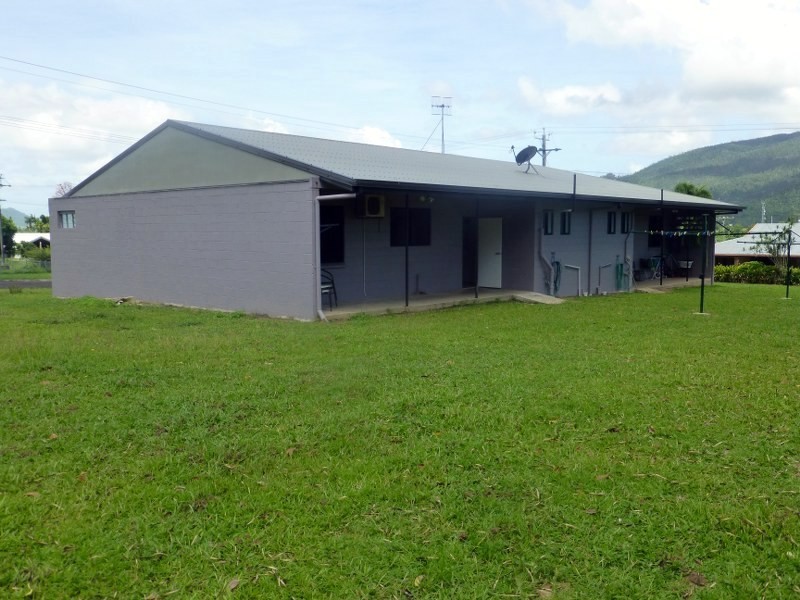 9 Henry Street, Tully QLD 4854