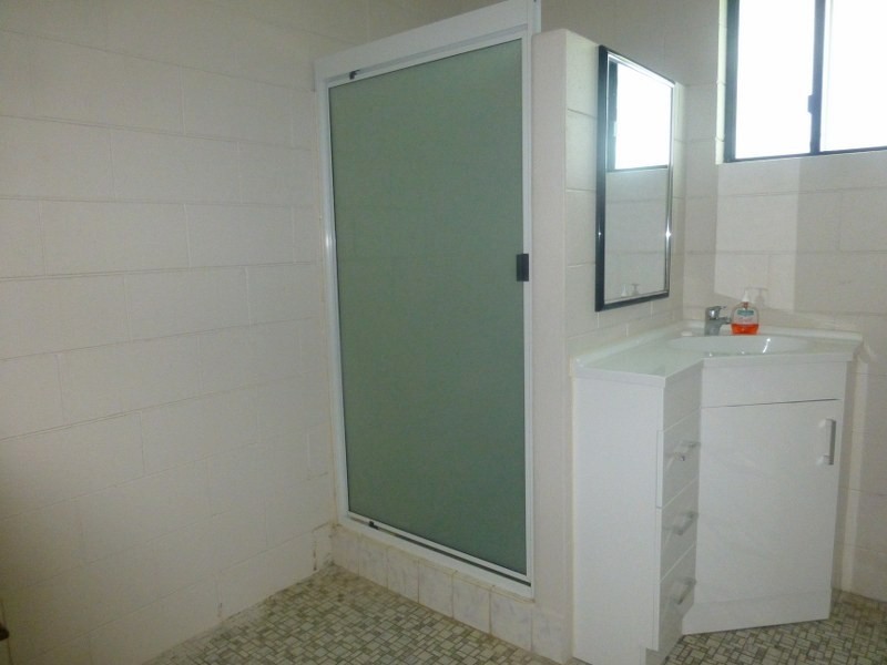 9 Henry Street, Tully QLD 4854