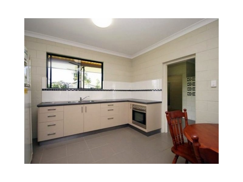 9 Henry Street, Tully QLD 4854