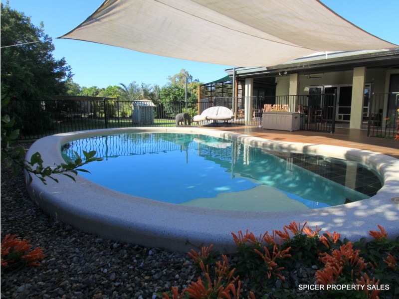 55 Vipiana Drive, Tully Heads QLD 4854
