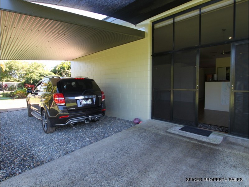 55 Vipiana Drive, Tully Heads QLD 4854