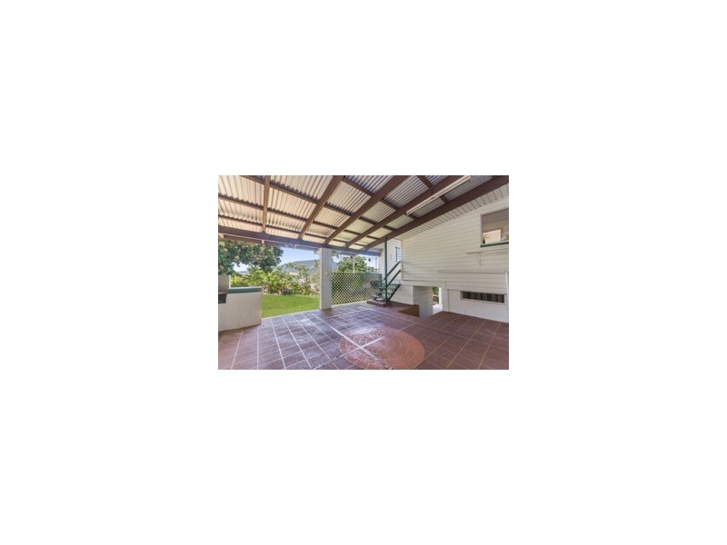2 Bamber Street, Tully QLD 4854