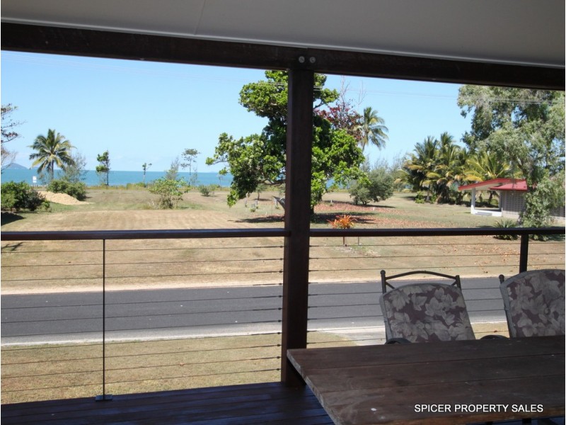 61 Taylor Street, Tully Heads QLD 4854