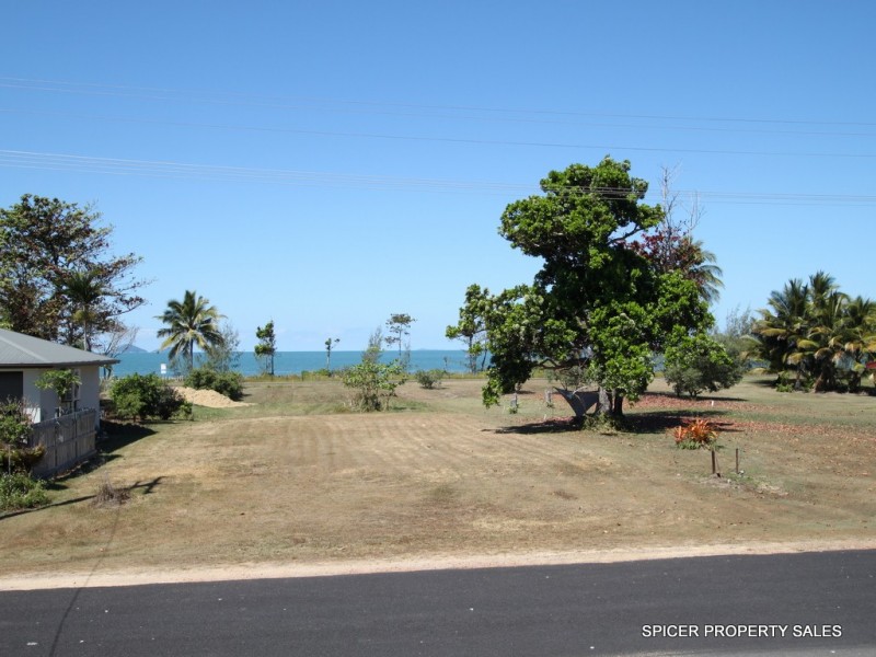 61 Taylor Street, Tully Heads QLD 4854