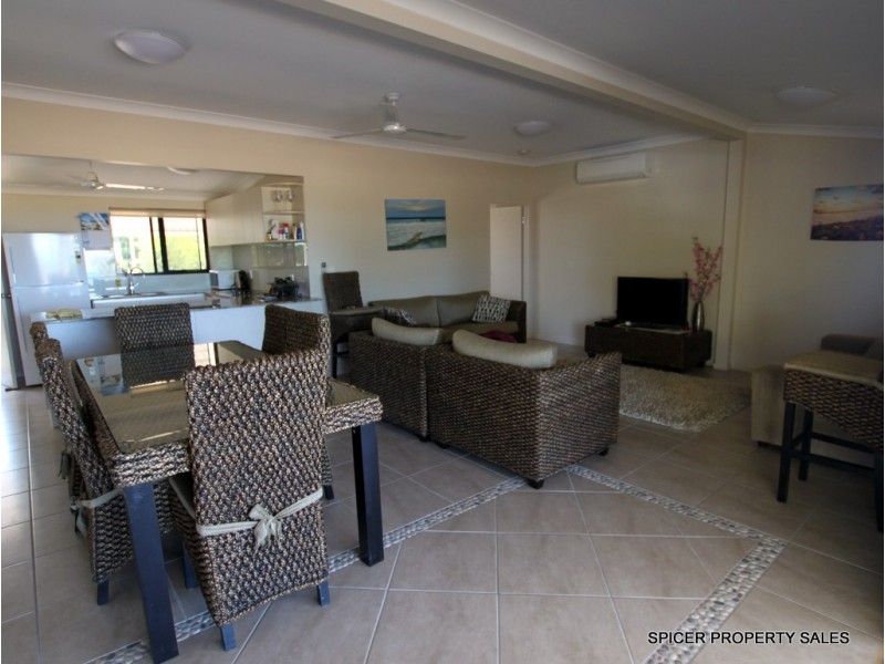 61 Taylor Street, Tully Heads QLD 4854