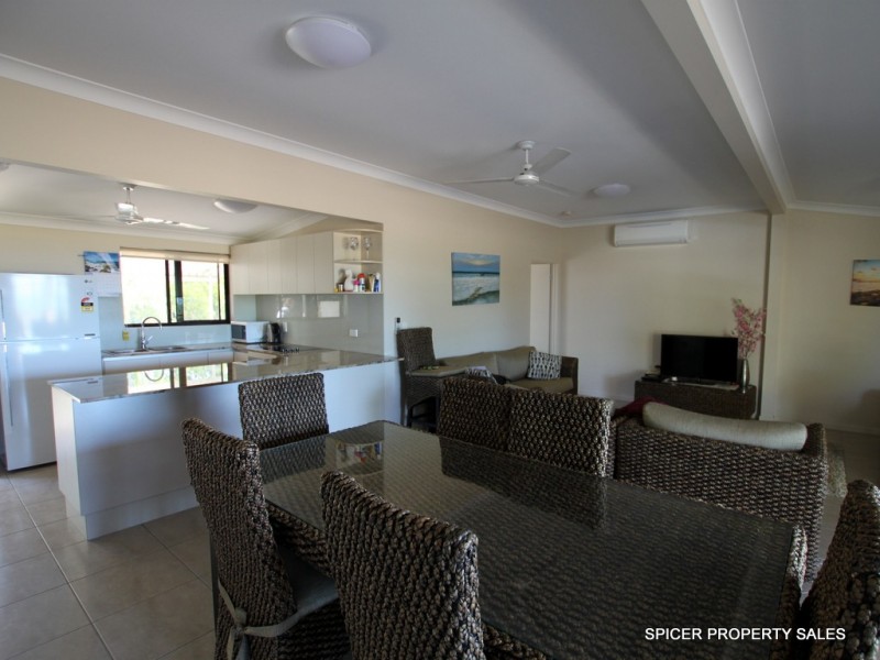 61 Taylor Street, Tully Heads QLD 4854