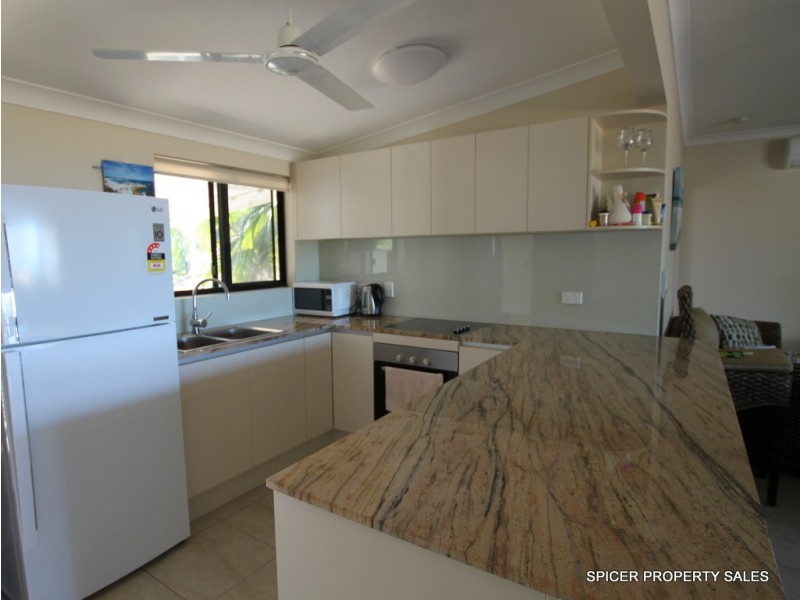 61 Taylor Street, Tully Heads QLD 4854