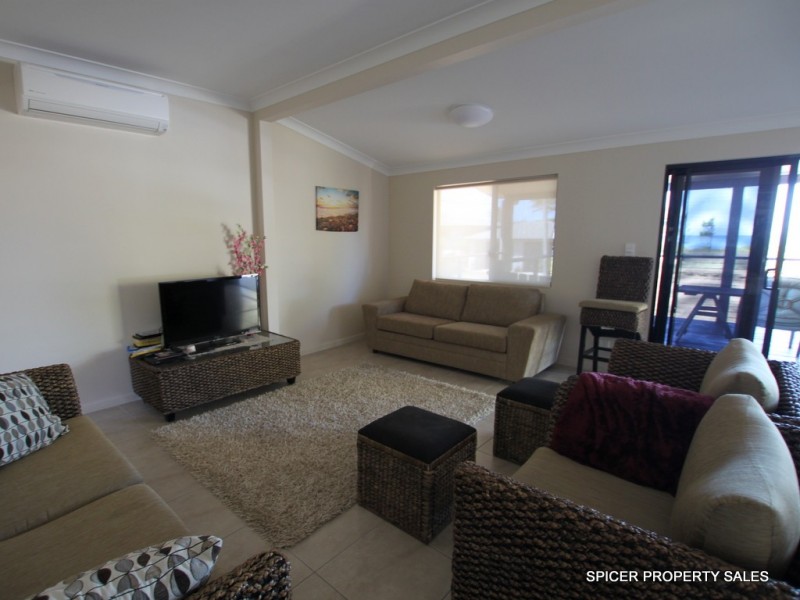 61 Taylor Street, Tully Heads QLD 4854