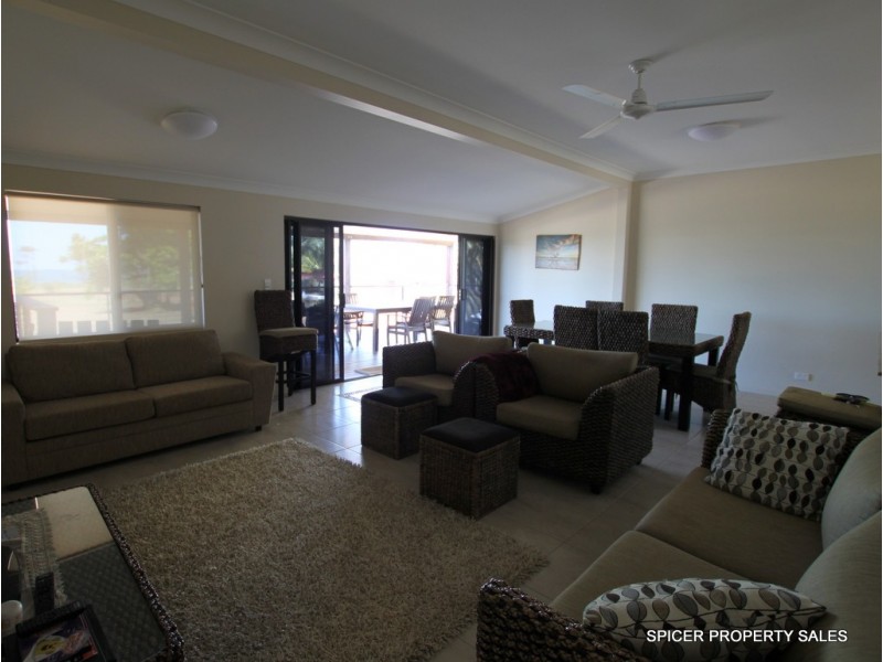 61 Taylor Street, Tully Heads QLD 4854