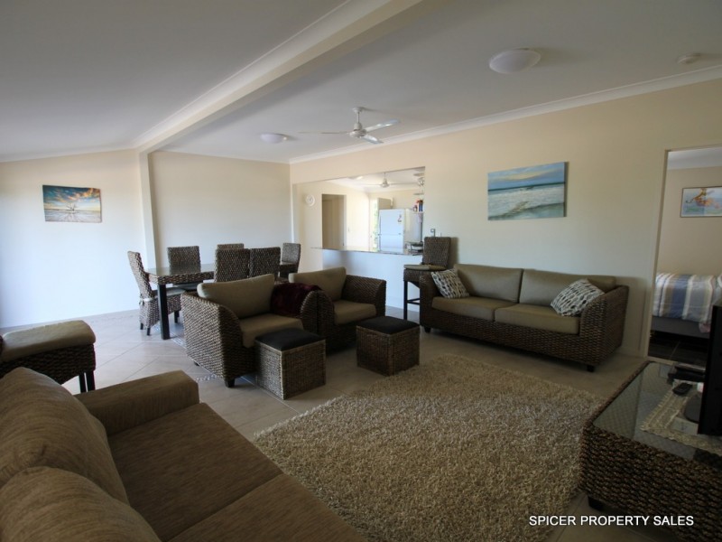 61 Taylor Street, Tully Heads QLD 4854