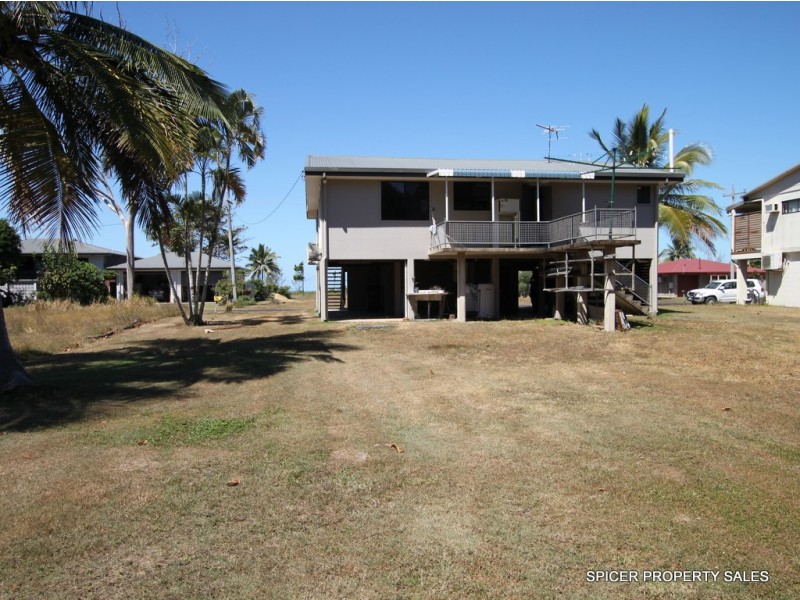 61 Taylor Street, Tully Heads QLD 4854