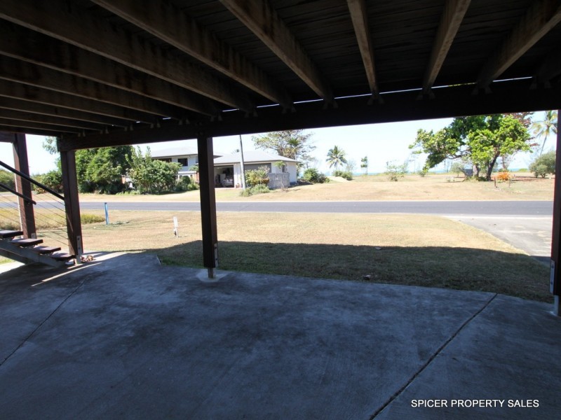 61 Taylor Street, Tully Heads QLD 4854