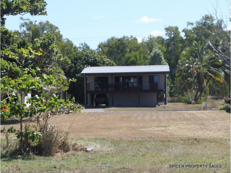 61 Taylor Street, Tully Heads QLD 4854