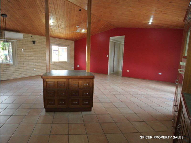 4 Dore Street, Tully QLD 4854