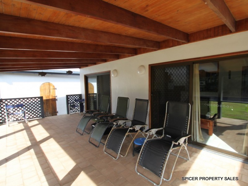 109 Taylor Street, Tully Heads QLD 4854