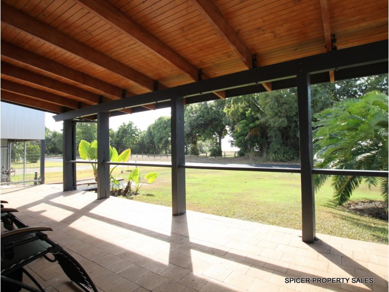 109 Taylor Street, Tully Heads QLD 4854