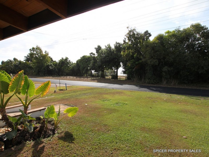 109 Taylor Street, Tully Heads QLD 4854
