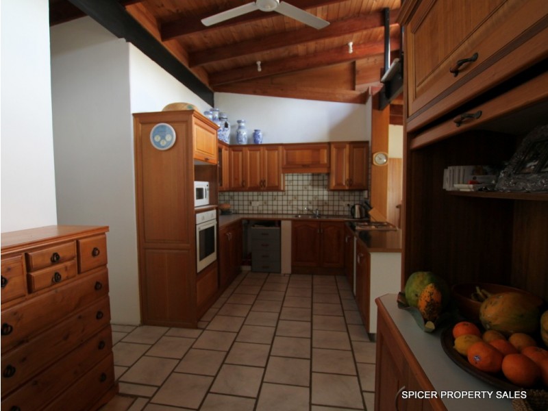 109 Taylor Street, Tully Heads QLD 4854