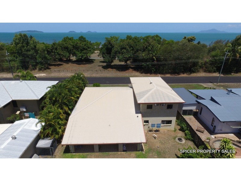 111 Taylor Street, Tully Heads QLD 4854
