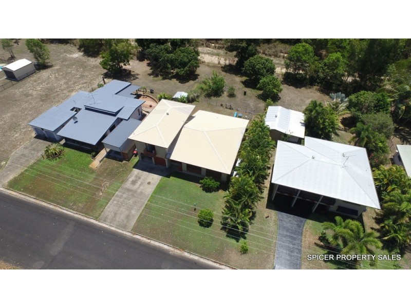 111 Taylor Street, Tully Heads QLD 4854