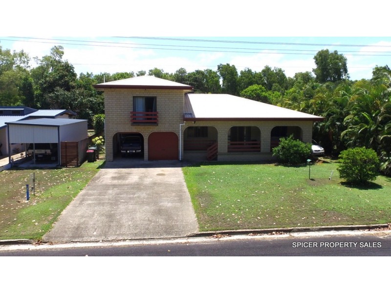 111 Taylor Street, Tully Heads QLD 4854