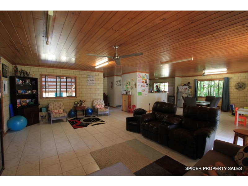 111 Taylor Street, Tully Heads QLD 4854