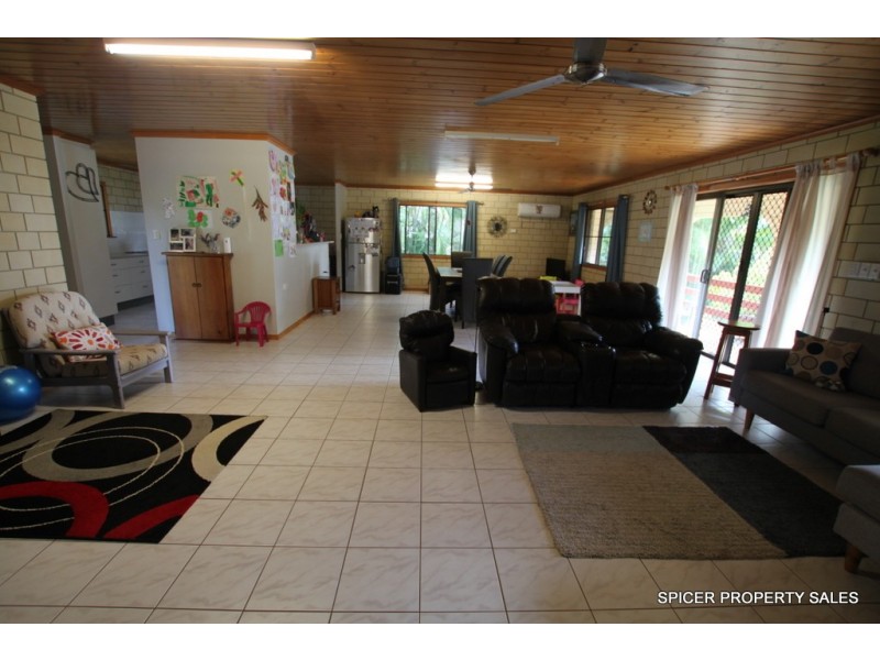 111 Taylor Street, Tully Heads QLD 4854