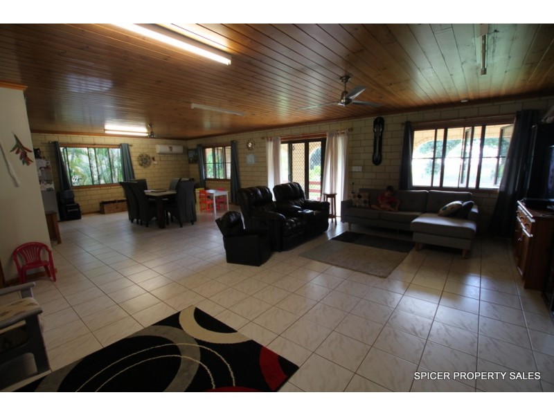 111 Taylor Street, Tully Heads QLD 4854