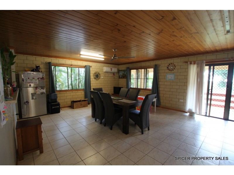 111 Taylor Street, Tully Heads QLD 4854