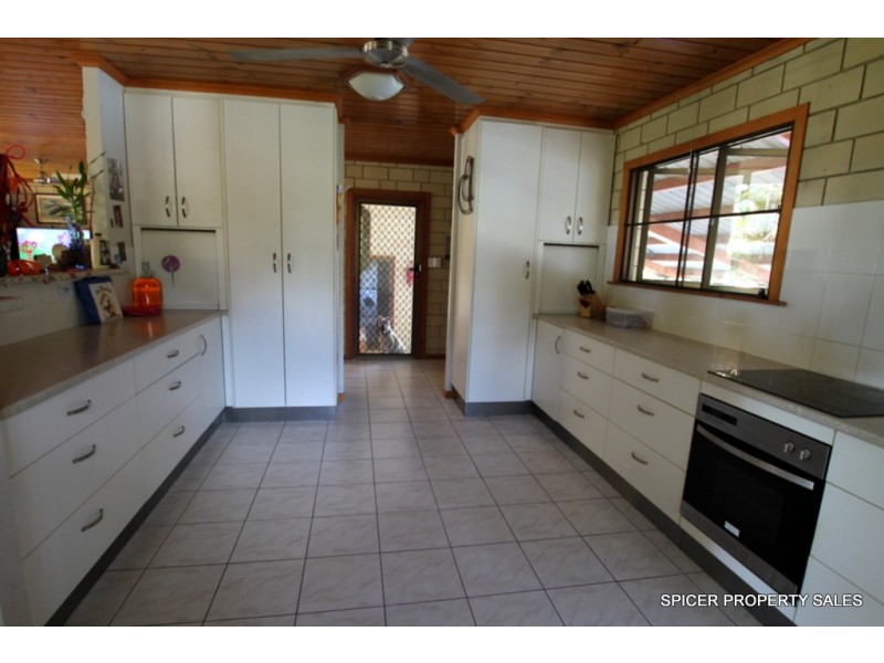 111 Taylor Street, Tully Heads QLD 4854