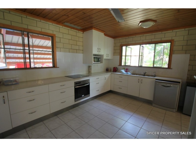111 Taylor Street, Tully Heads QLD 4854