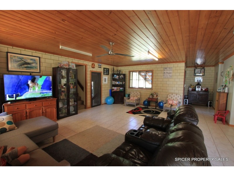 111 Taylor Street, Tully Heads QLD 4854