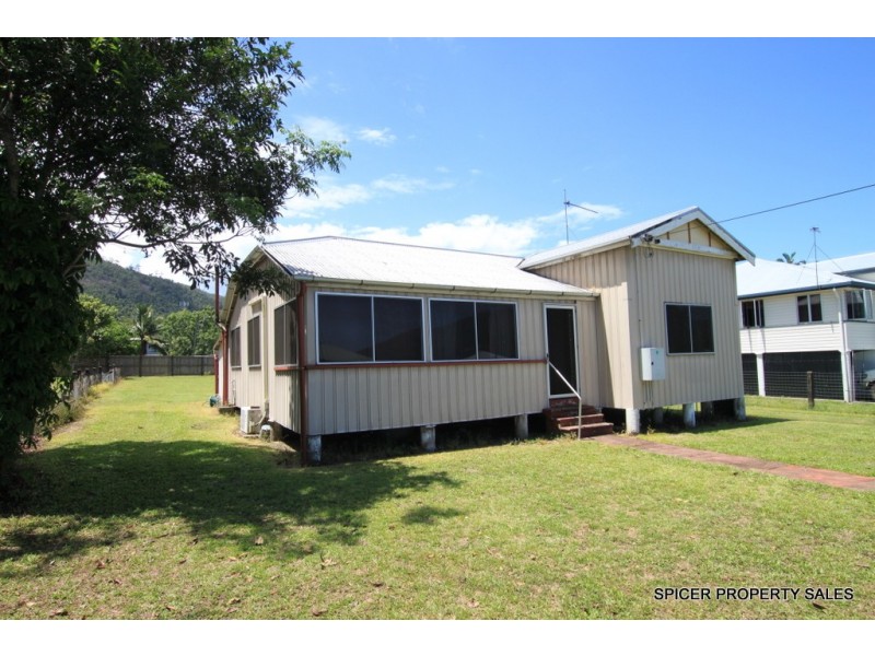 6 Curtis Street, Tully QLD 4854