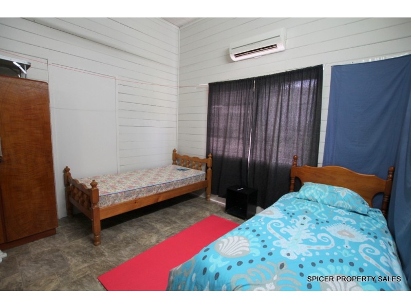6 Curtis Street, Tully QLD 4854