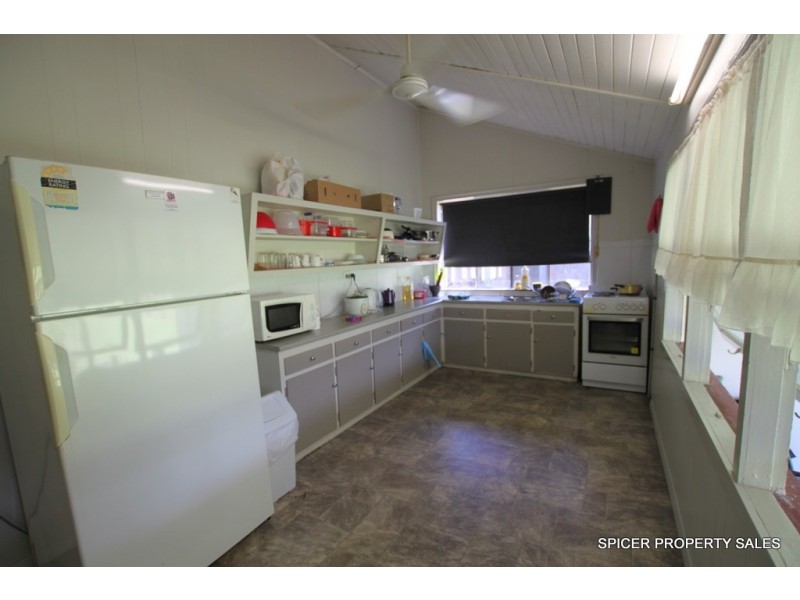 6 Curtis Street, Tully QLD 4854